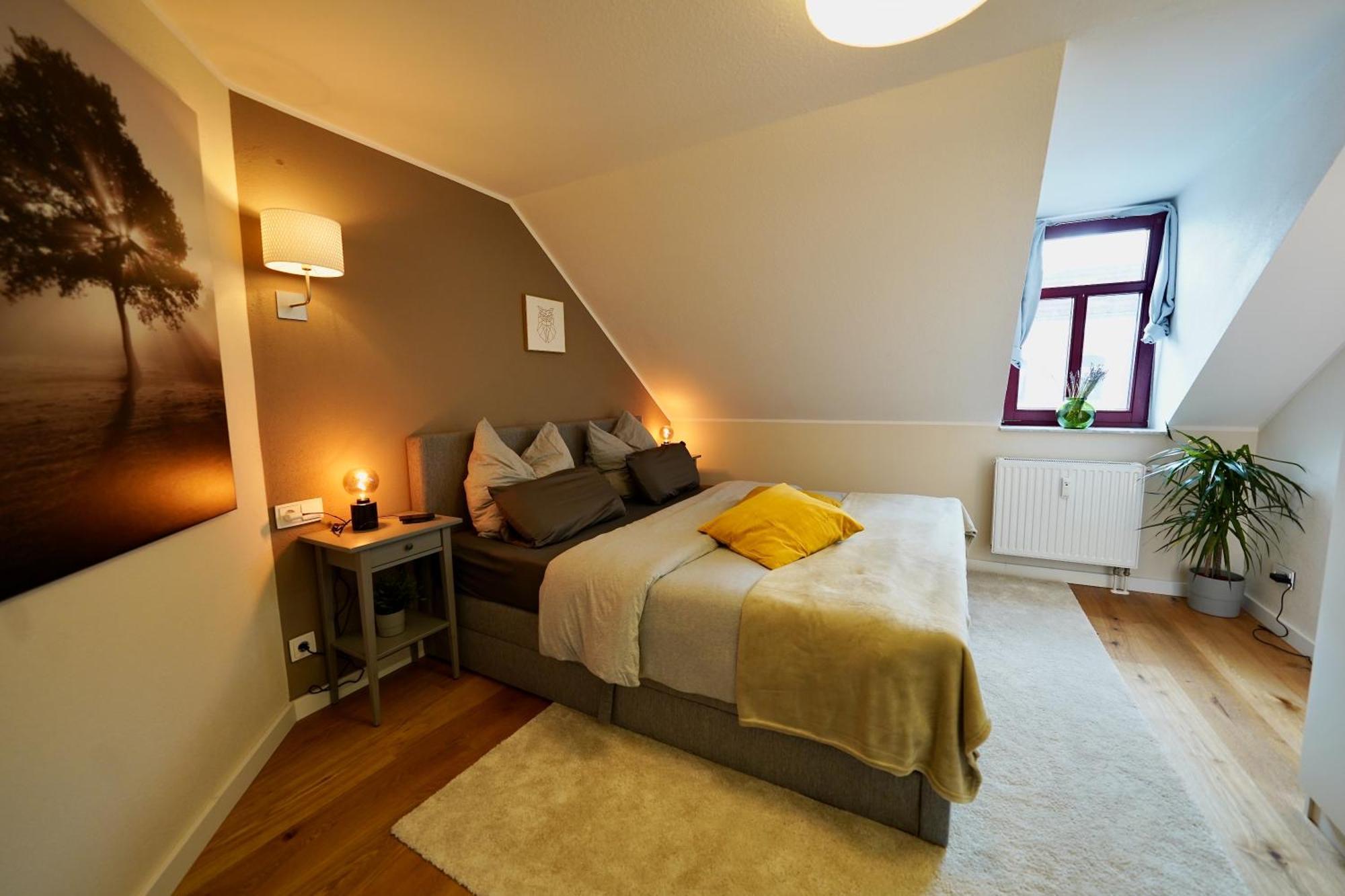 Edler Wohnraum Noble Stadtoase Mit Boxspringbett, Kaffeevollautomat & Parkplatz Zwickau Bagian luar foto